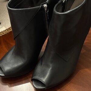 Micheal Micheal Kors Elegant Black Peep-Toe Ankle Boots